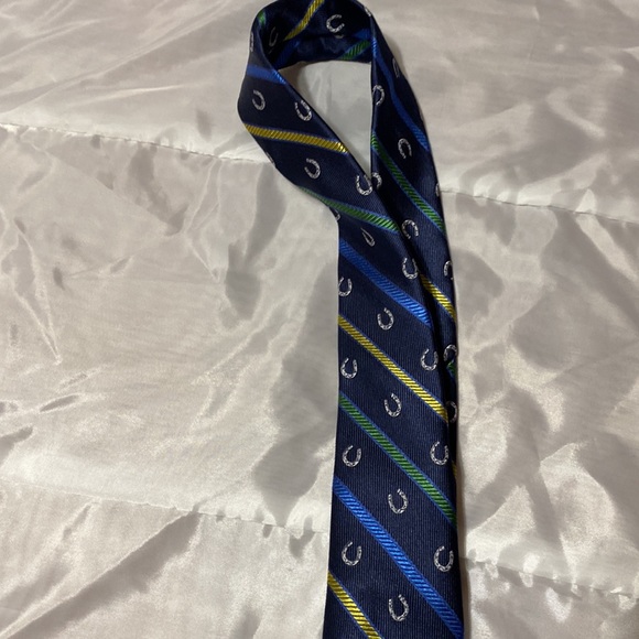 Rooster Brand Kids Tie with Horseshoe’s - Picture 2 of 3